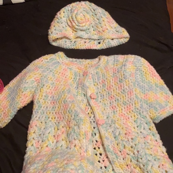 Baby knitted cardigan with matching hat - Picture 4 of 4